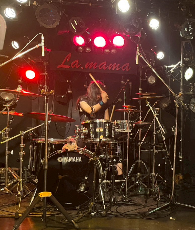 個別もいっとこう！
秋吉から♪
ドラムは写真少ないのは仕方ないけど
もう少し撮ってあげて～(笑)