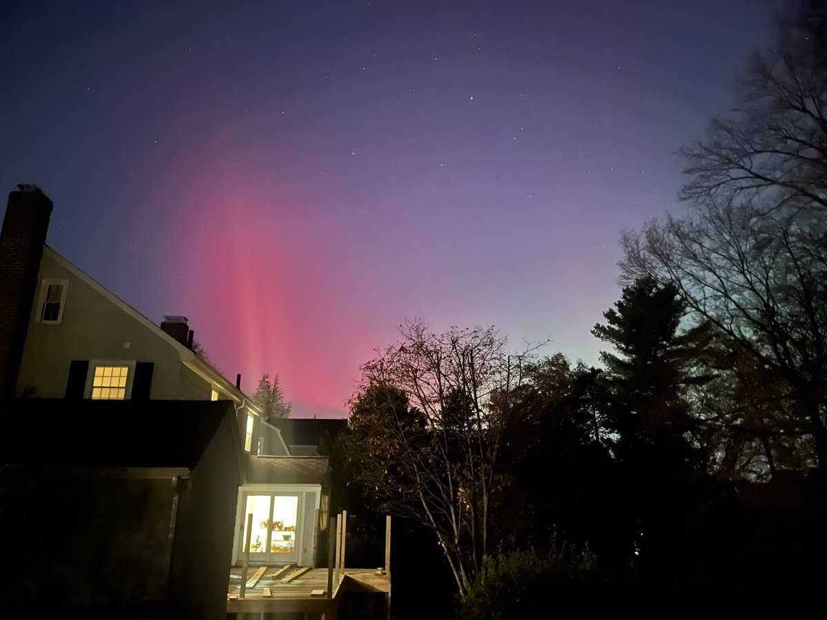 Vibrant Northern Lights here in Winchester, MA.