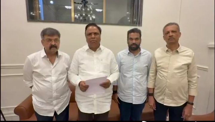 So BJP’s Ashish Shelar is asking to vote for NCP Sharad Pawar’s Jitendra Awhad in MCA election and these guys say Raj Thackeray changes his stance. Ironically Raj Thackeray has fought all elections alone and BJP allied with NCP, SS, even PDP