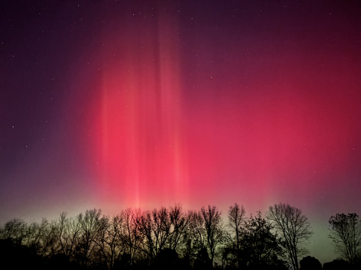 storyjuggler's tweet image. Didn&apos;t think I&apos;d see the Northern Lights this far south! #Space #science