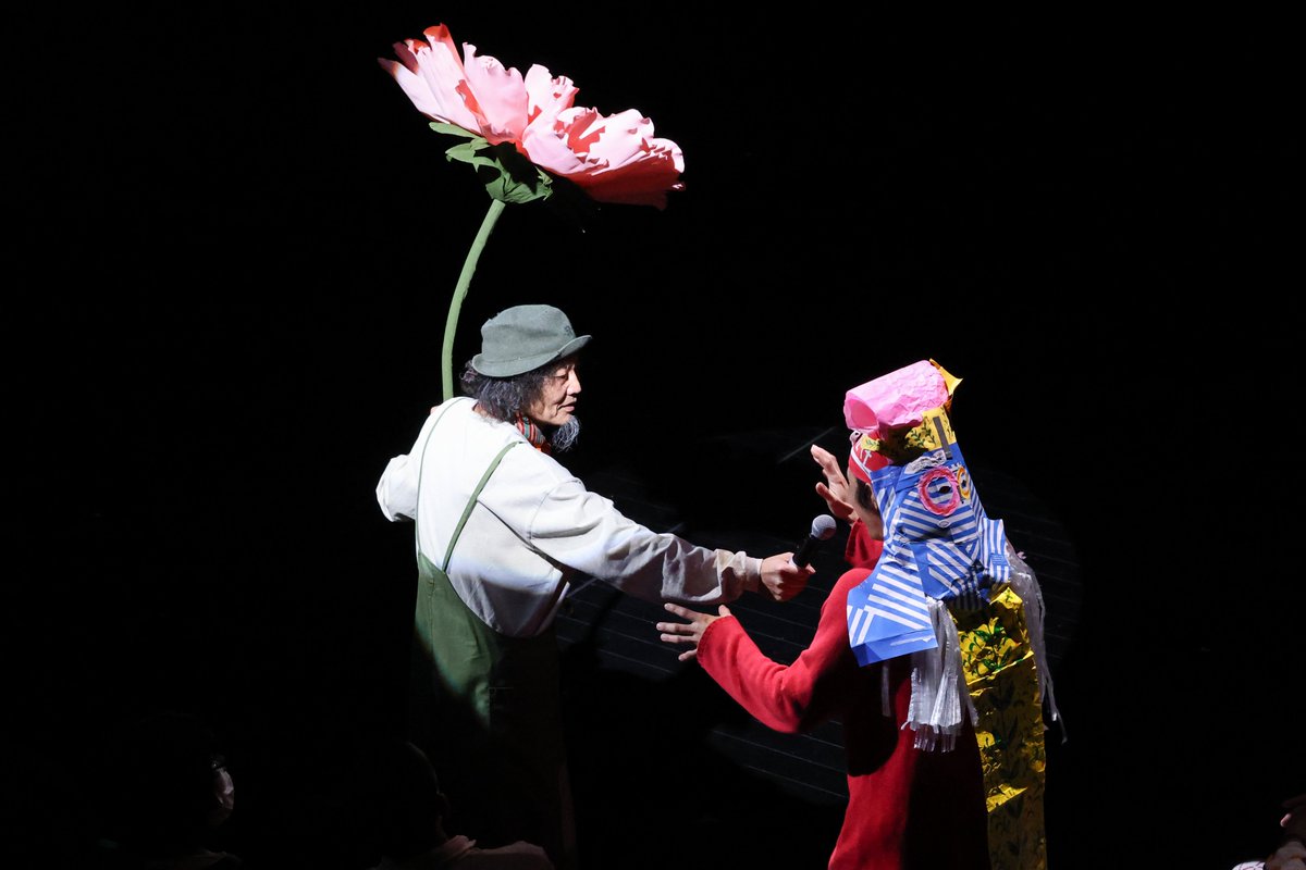 Theater_SAF's tweet photo. 【カンパニー・グランデ活動報告】
2024年6月に始動して以来、多種多様なスタジオワークを開催してきたカンパニー・グランデ🌸

今年3月のワーク・イン・プログレス公演『花にまつわる考察』では100名以上のメンバーで「花」について考え、対話し、表現しました。

カンパニー・グランデ『春の祭典』2/7&8公演情報
https://t.co/nti6jG9IuR
#グランデ春祭　📷宮川舞子