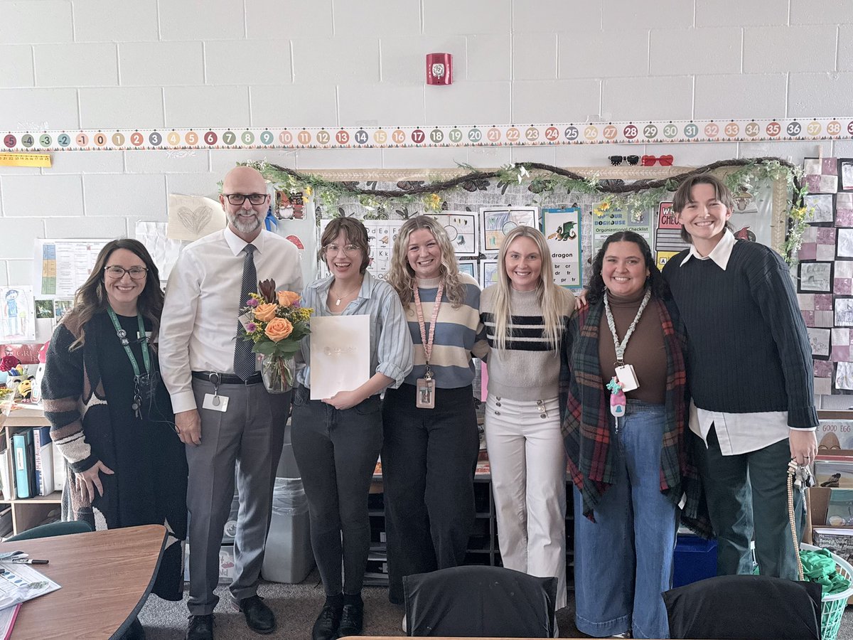 A_MinearAHL's tweet image. Today we celebrated Ms. Mangnall as an outstanding #CPSbest educator at AHL! Ms. Mangnall “brings learning to life for her first graders through creative, hands-on experiences that make every lesson memorable. She embodies what it means to be an AVID educator fostering curiosity,…