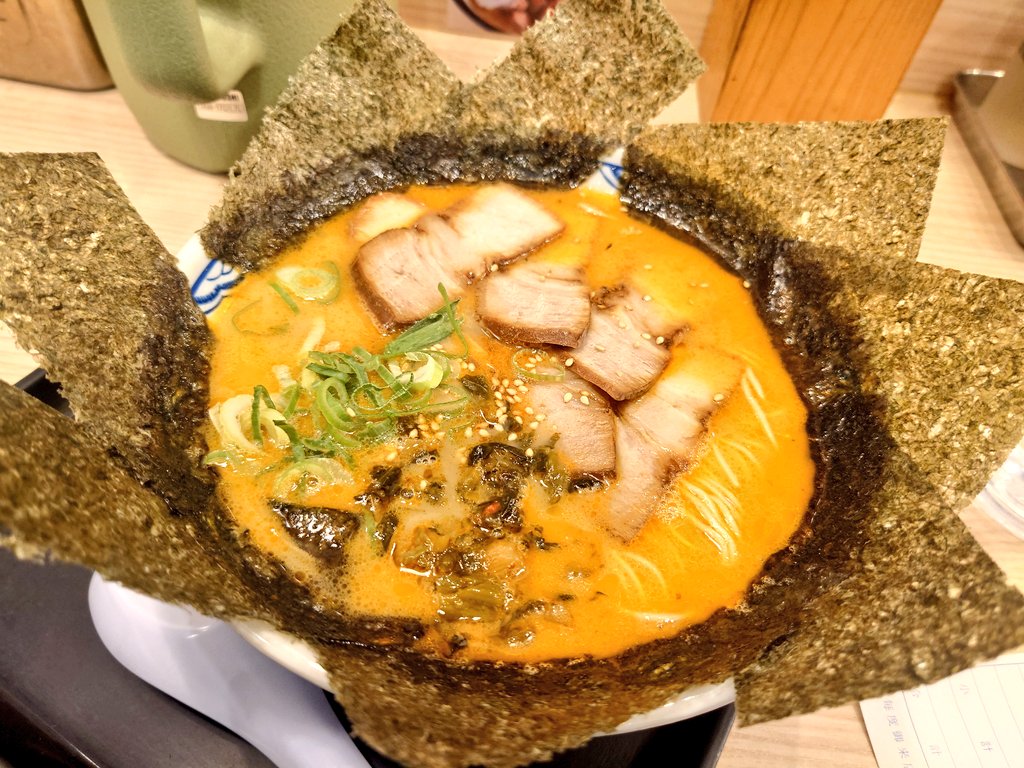 sr_oreo_rabbit1's tweet image. 寒いっすねー
からかチャーシューメンで冷えた体をあたためます🍜

午後はお客様の役員会に参加予定。眠くならないよう白飯は自粛します🫠
#よしまる人形町店 #野菜警察
#脂質糖質改方 #タンパク質警察