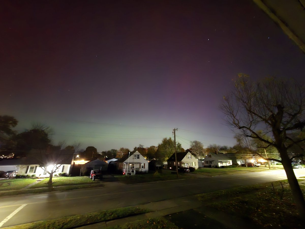 iangilcher's tweet image. It's bright enough to see with the naked eye now! Mind-blowing!