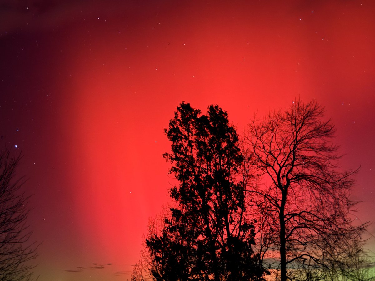 Elicaldwell's tweet photo. Mesmerized #aurora #WestVirginia https://t.co/rm1hmdVn55