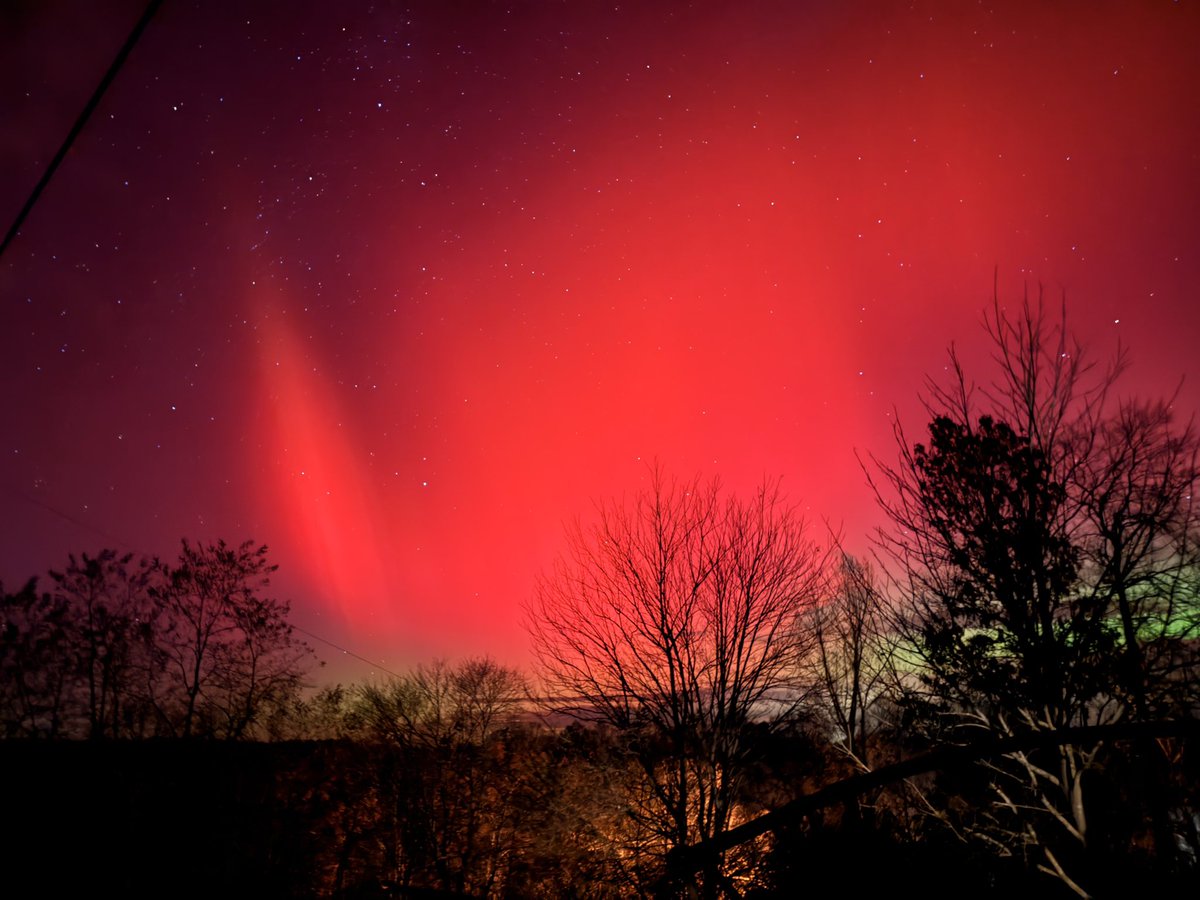 Elicaldwell's tweet photo. Mesmerized #aurora #WestVirginia https://t.co/rm1hmdVn55