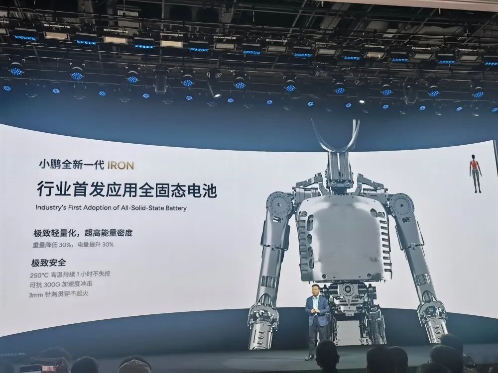 36krJ's tweet image. ■関連記事

”IRONの量産開始は2026年末を目標としており、まずは小売・接客・案内などの商用サービス分野に優先配備する予定だという。合わせてソフトウエア開発キットを公開し、世界中の開発者と共に人型ロボット用アプリケーションのエコシステムを構築する計画だ”

36kr.jp/442954/