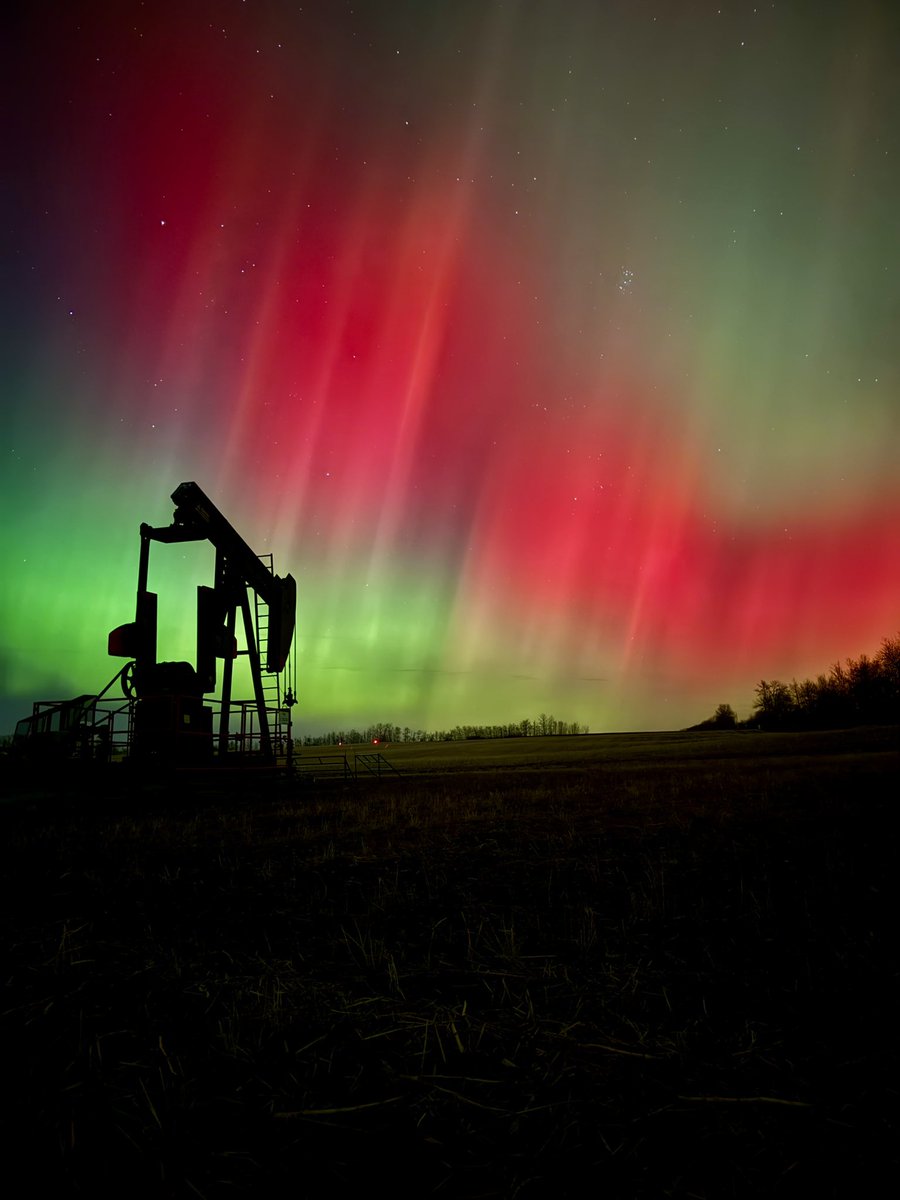 ShelbymcWx's tweet image. Taken near josephburg ab Mother Nature giving us a show for sure @LilyLightenin  @walkng_tall  @dartanner @treetanner  @CalgaryRASC @AlbertaAurora