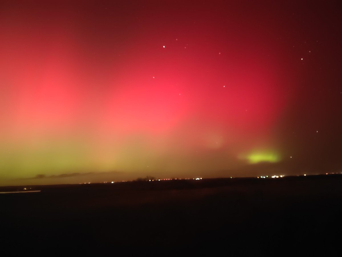 Just wow!! I've seen the aurora borealis overhead before when we visited Prince Edward Island but seeing it like this not far from home is just crazy!

📍North Sterling State Park
#COwx #Colorado <a href="/BianchiWeather/">Chris Bianchi</a>