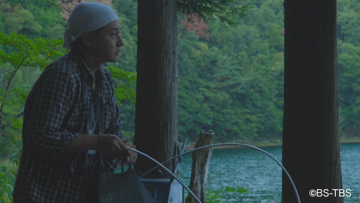 botti_bstbs's tweet photo. 今夜１０時からは新作・湖畔のキャンプ編を放送します。毎回立ち寄らせていただく地域の食料品店ですが、買い物を通してお店を営んでいらっしゃる皆さんの暮らしや人生の味わいが垣間みえるので大好きなシーンです。さて今夜のおしゃべりのテーマは・・・
ぜひご覧ください！
#ヒロシのぼっちキャンプ https://t.co/EZUL5wdWJa