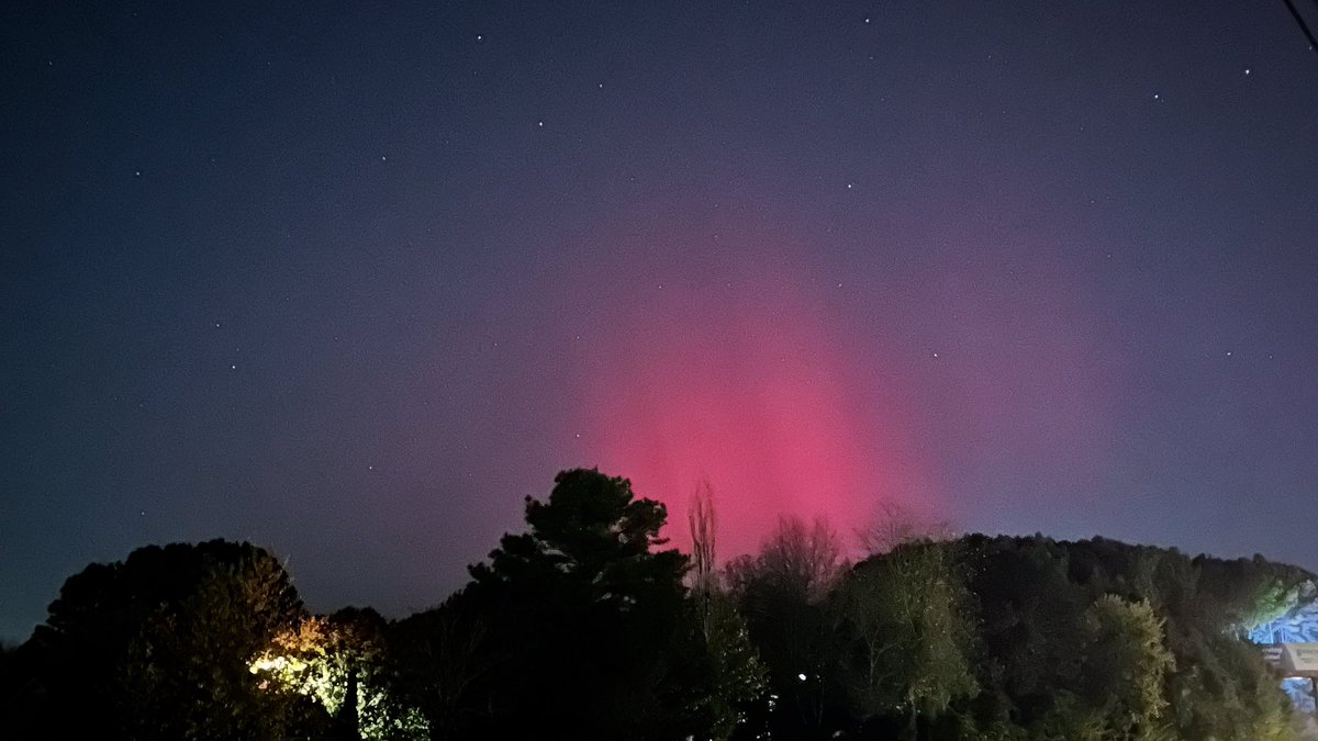 techroach98's tweet image. The northern lights in north Alabama tonight