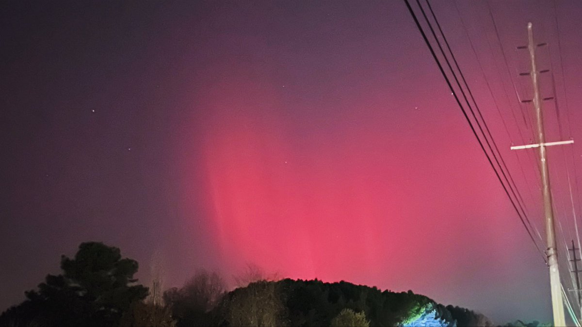 techroach98's tweet image. The northern lights in north Alabama tonight