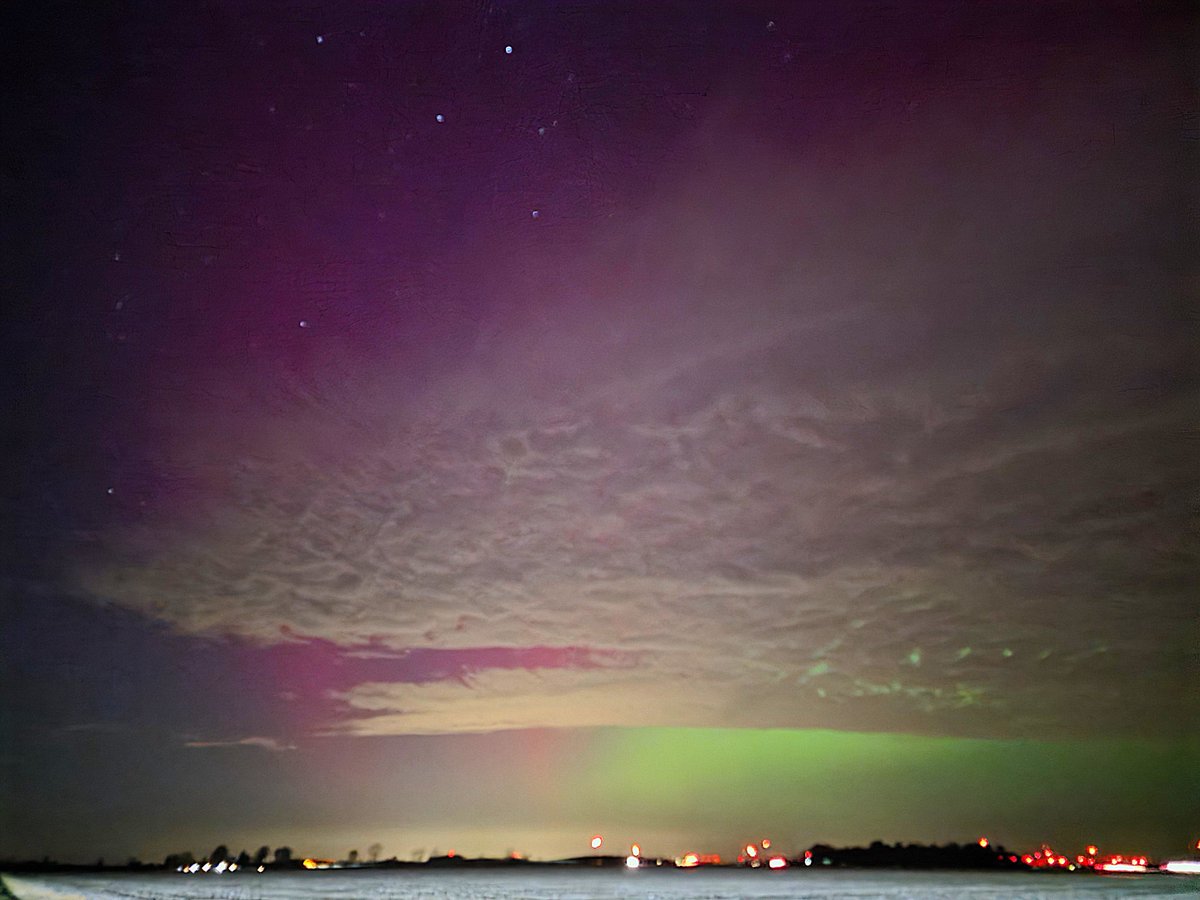 MrsJacobs613's tweet photo. A snowy scene straight from Alaska but in Ohio tonight! What a beautiful display of the Aurora Boralias. From our front door in Van Wert, Ohio to smiley park then parked off of 30 all photos looking North NorthWest! @wane15 @spann @NWSIWX https://t.co/tWcGx5ouA1