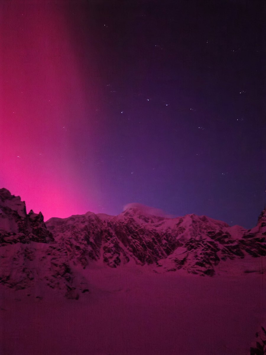 SheldonChalet's tweet photo. Red aurora now 🥳
The whole Don Sheldon Ampitheater lit in red too! @AuroraNotify https://t.co/V4GiQ3ckuK