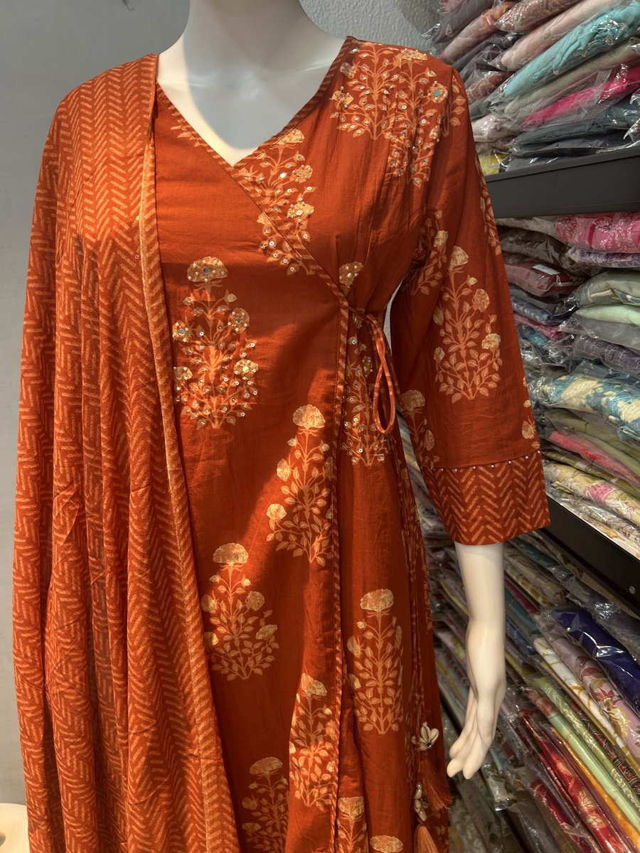 rangboutiqueby's tweet image. New in! Cotton Angrakha set with flared kurta, dupatta &amp;amp; palazzo—comfort, elegance, and festive flair! Visit us or WhatsApp to order.
#Ahmedabad #EthnicWear #KurtiSet #DailyToFestive #ShopLocal