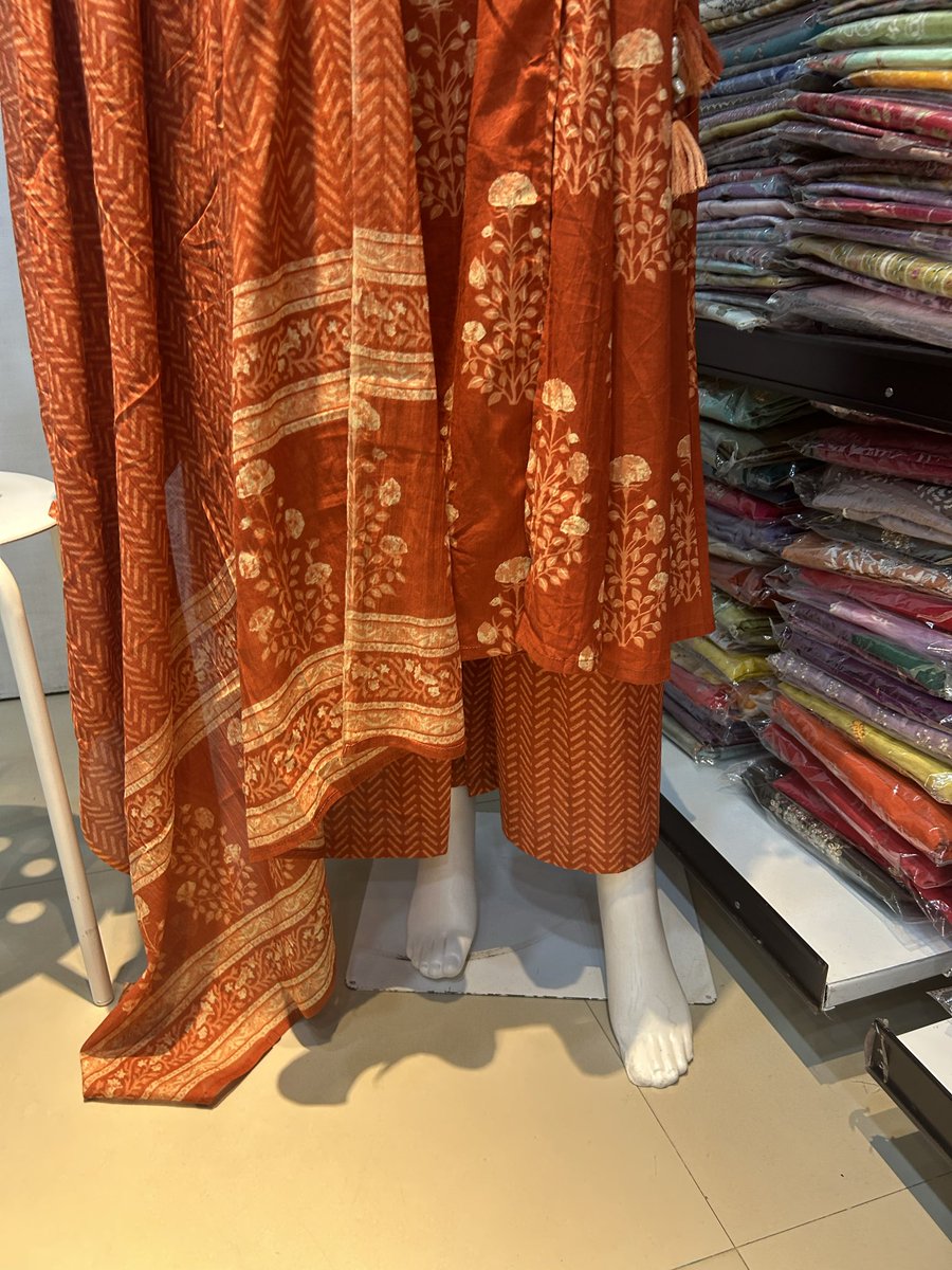 rangboutiqueby's tweet image. New in! Cotton Angrakha set with flared kurta, dupatta &amp;amp; palazzo—comfort, elegance, and festive flair! Visit us or WhatsApp to order.
#Ahmedabad #EthnicWear #KurtiSet #DailyToFestive #ShopLocal