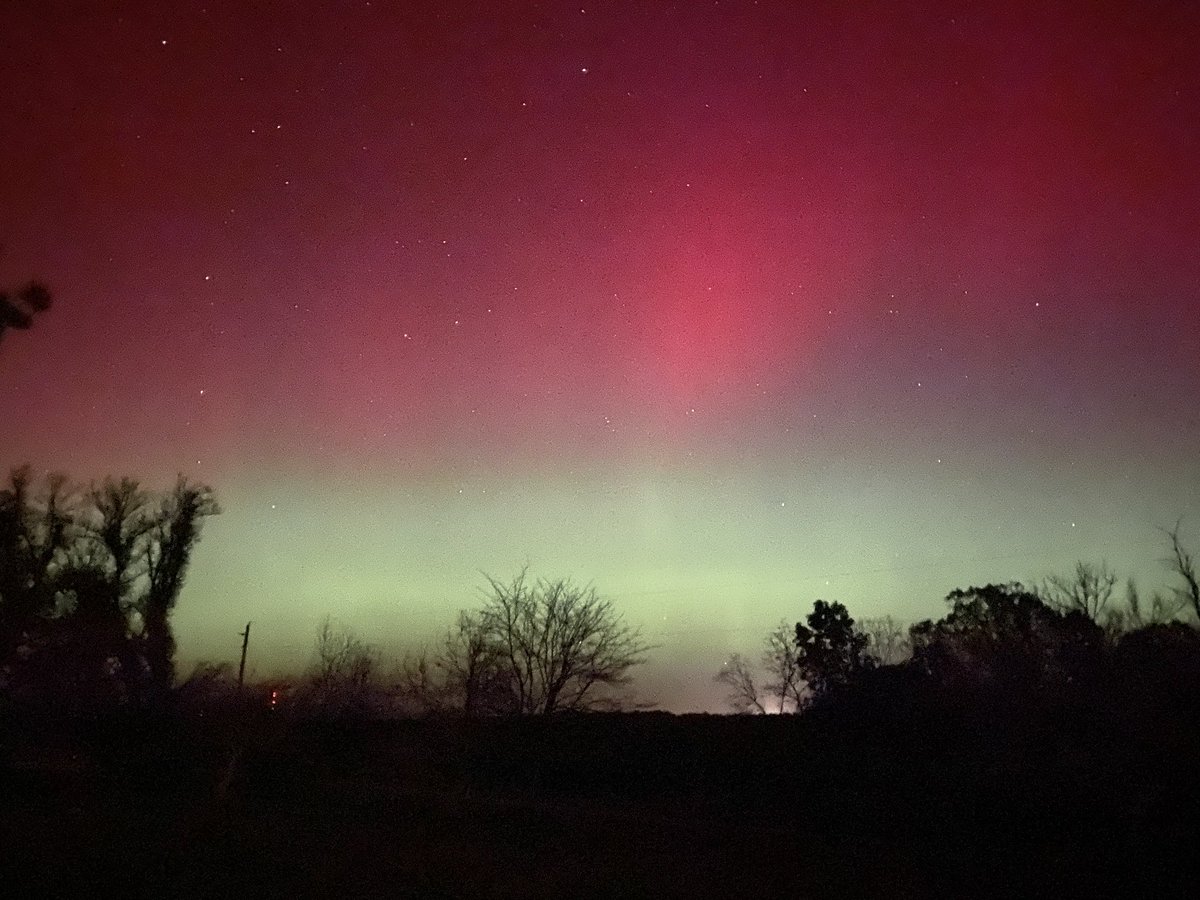 GDFMFB's tweet image. So blessed to see the #NorthernLights here in midMO. God is such a beautiful artist! What a gift to see these with my family on my son’s birthday!
#BlessedAndThankful