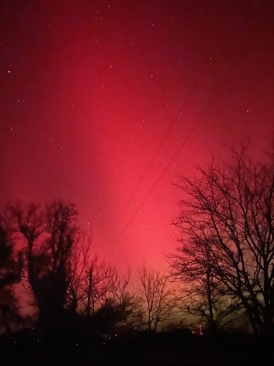 GDFMFB's tweet image. So blessed to see the #NorthernLights here in midMO. God is such a beautiful artist! What a gift to see these with my family on my son’s birthday!
#BlessedAndThankful