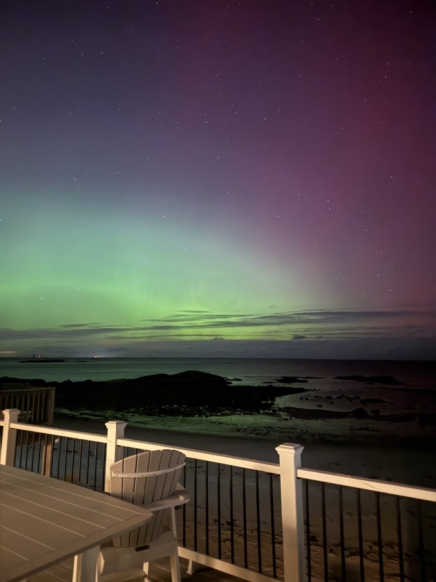OnlyInBOS's tweet image. A powerful solar storm lit up the skies across Massachusetts tonight — with the Northern Lights visible from the North End to Harvard Square.

💜

📸: @deanna02152 @alxandra_king