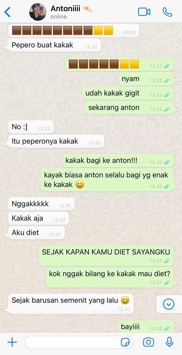 wonpapers's tweet image. merayakan pepero day sama brondong IMUT