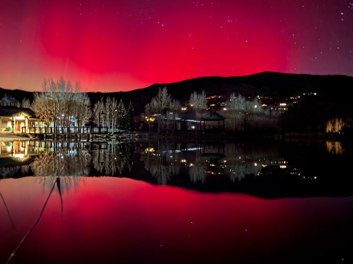 Going with the Glow!
Northern Lights over North Pond in
Silverthorne. #northernlights #9News #9wx