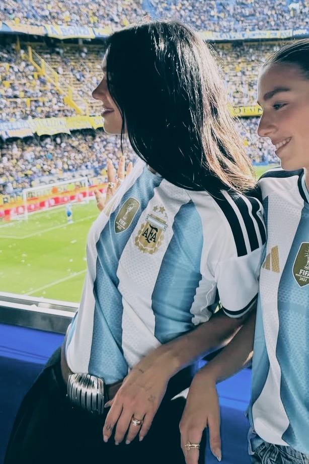 popstalgia's tweet image. el perfil, la camiseta, el pelo 🙏🏻🙏🏻