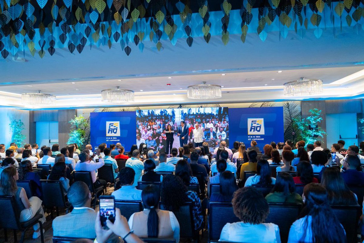 DavidColladoM's tweet image. Dos salones llenos de jóvenes de las universidades @UNPHURD, @intecrd, @unicariberd y @PUCMM vivieron este encuentro que marcó historia.
Porque cuando los emprendedores se unen, el país avanza.