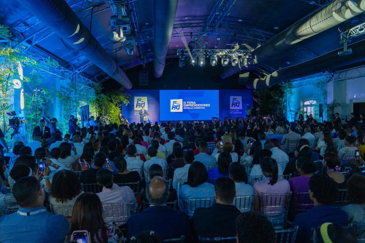 DavidColladoM's tweet image. Dos salones llenos de jóvenes de las universidades @UNPHURD, @intecrd, @unicariberd y @PUCMM vivieron este encuentro que marcó historia.
Porque cuando los emprendedores se unen, el país avanza.