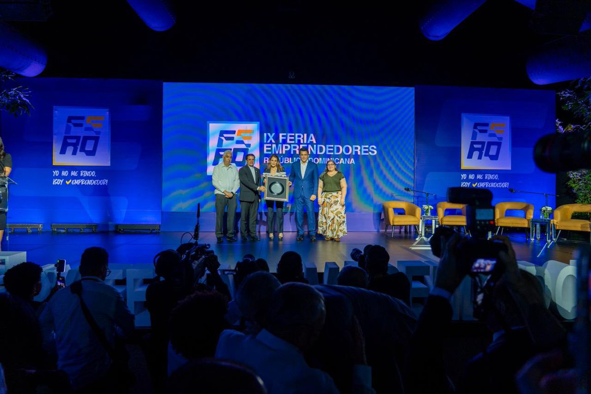 DavidColladoM's tweet image. En esta jornada también reconocimos a tres íconos del liderazgo nacional por su ejemplo, trayectoria y aporte al desarrollo empresarial.
Su legado inspira a toda una generación que está construyendo un mejor país.

#EmprendedoresRD