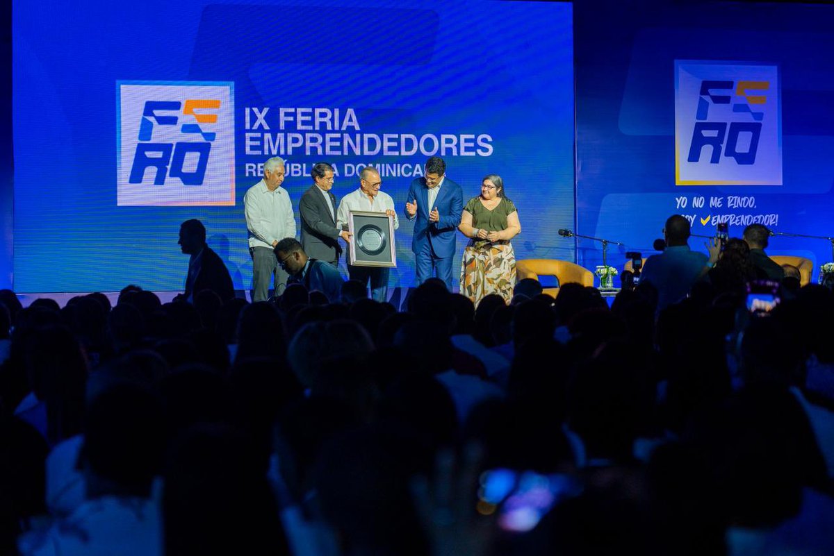 DavidColladoM's tweet image. En esta jornada también reconocimos a tres íconos del liderazgo nacional por su ejemplo, trayectoria y aporte al desarrollo empresarial.
Su legado inspira a toda una generación que está construyendo un mejor país.

#EmprendedoresRD