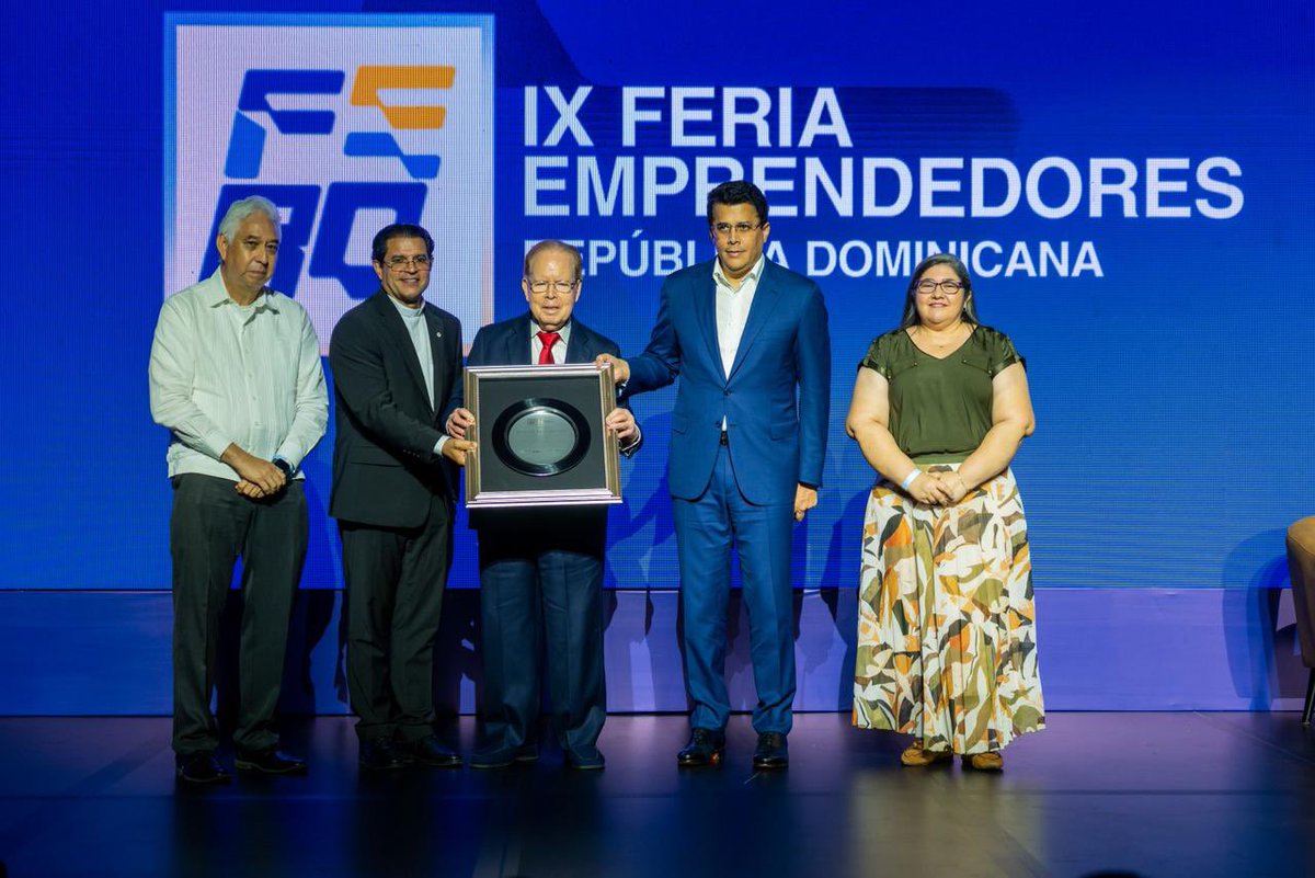 DavidColladoM's tweet image. En esta jornada también reconocimos a tres íconos del liderazgo nacional por su ejemplo, trayectoria y aporte al desarrollo empresarial.
Su legado inspira a toda una generación que está construyendo un mejor país.

#EmprendedoresRD