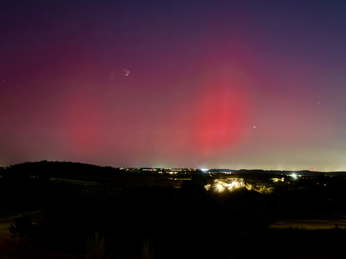 oxygenJCF's tweet image. Never thought I’d see the northern lights so well in Texas 😱