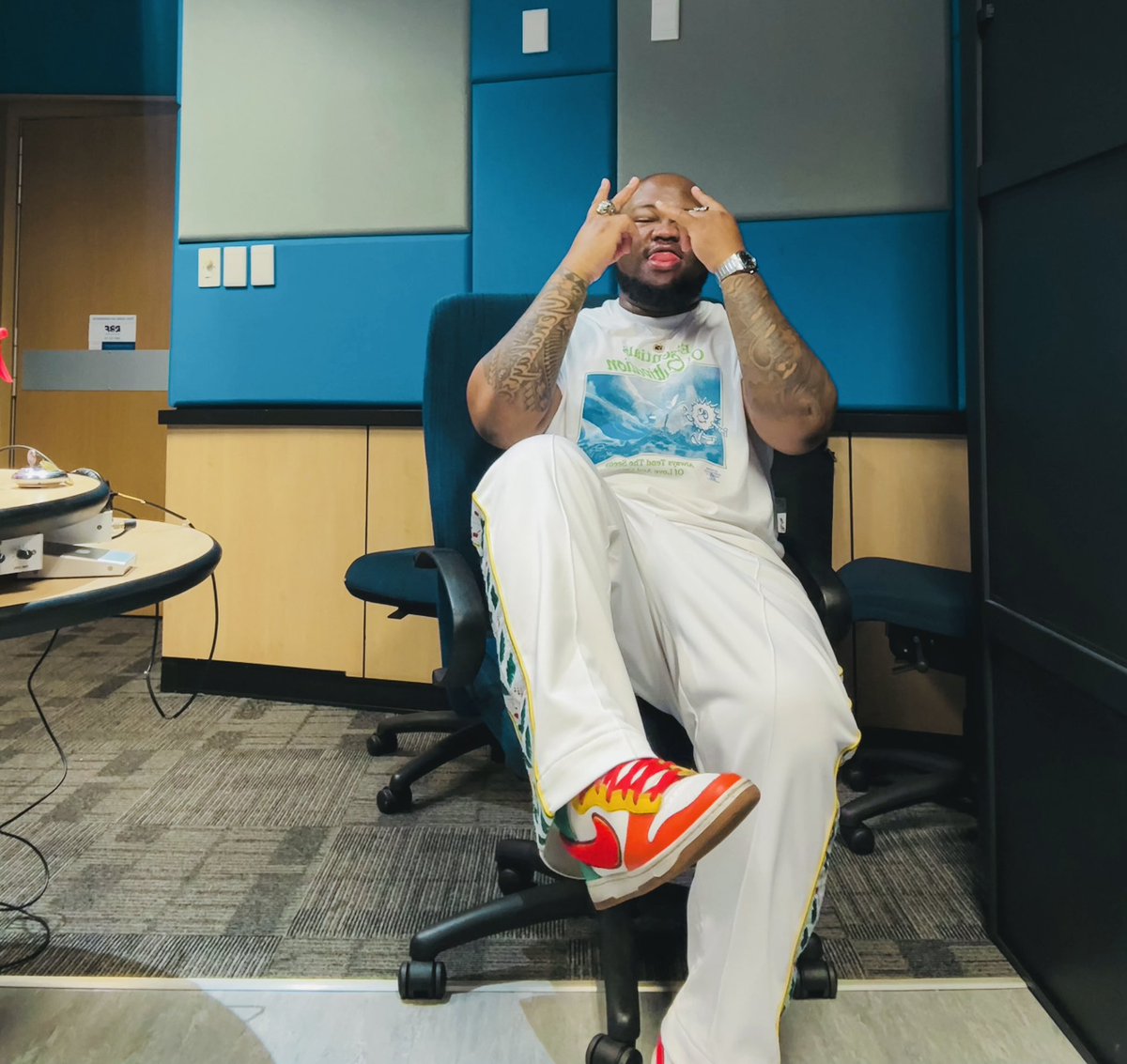 Back like umqolo!! 

Breakfast is served 6/9am #BestMornings <a href="/METROFMSA/">METROFM SABC</a>