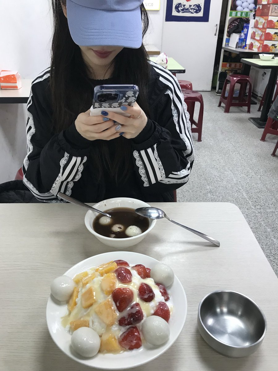 official_kep1er's tweet image. 케플러 공주님 팅언니 생일 축하해요✨💜
얼른 또 맛집 탐방하러 갑시댱 ٩(  ˙༥˙  )و

#휴닝바히에 #HUENING_BAHIYYIH
#Kep1er #케플러