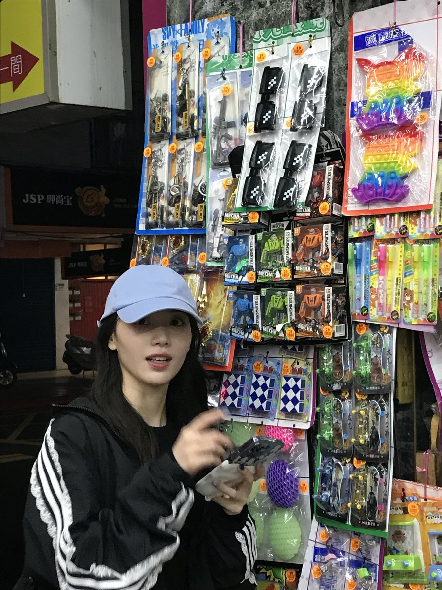 official_kep1er's tweet image. 케플러 공주님 팅언니 생일 축하해요✨💜
얼른 또 맛집 탐방하러 갑시댱 ٩(  ˙༥˙  )و

#휴닝바히에 #HUENING_BAHIYYIH
#Kep1er #케플러