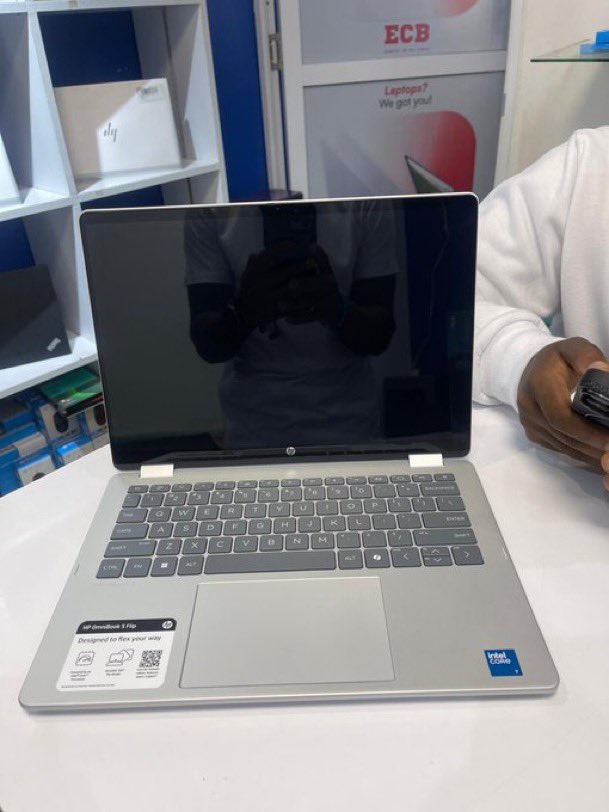 osoroKE's tweet image. What are you selling today?

For just 100,000 you can get this Brand New HP OmniBook 5 Flip Laptop 14-fp0023dx. Talk to me on 0717040531 or visit us on the 3rd Floor, Room T12 of the Iconic Business Plaza. 

•Intel®️ Core™️ 7 150U Processor
•512GB SSD Storage 
•16GB LPDDR…