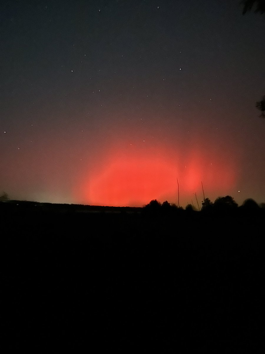 jacobhamilwx's tweet photo. Lake Jackson, Florida! This was visible with the naked eye. #flwx #northernlights https://t.co/G0S6sapFqE