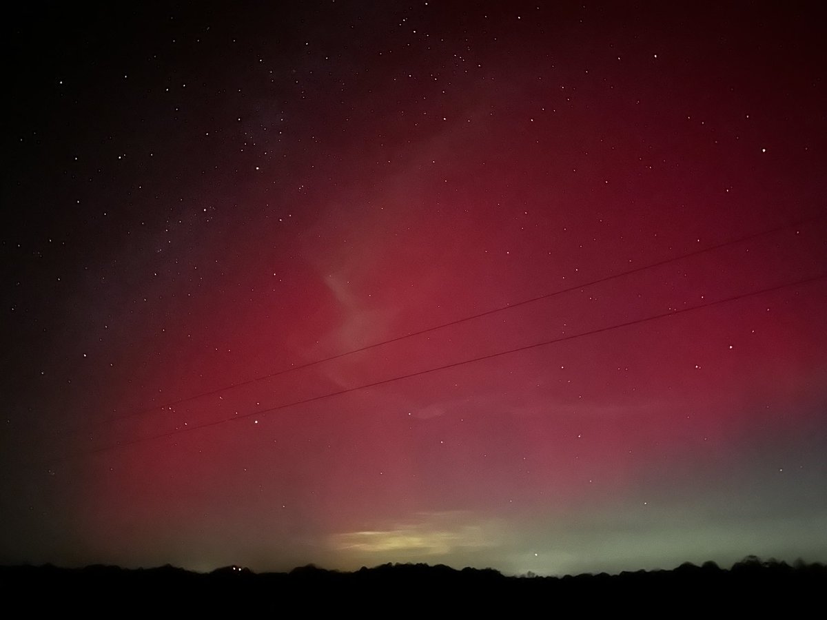 MSUWeather's tweet image. Northern Lights AND a star cluster shaped like a question mark. Okolona Mississippi has it all! #msuwx #northernlights #solarsystem