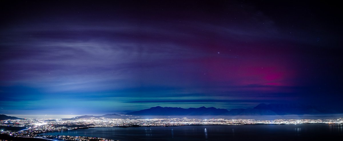 joshhaley's tweet image. Northern lights across the Wasatch front