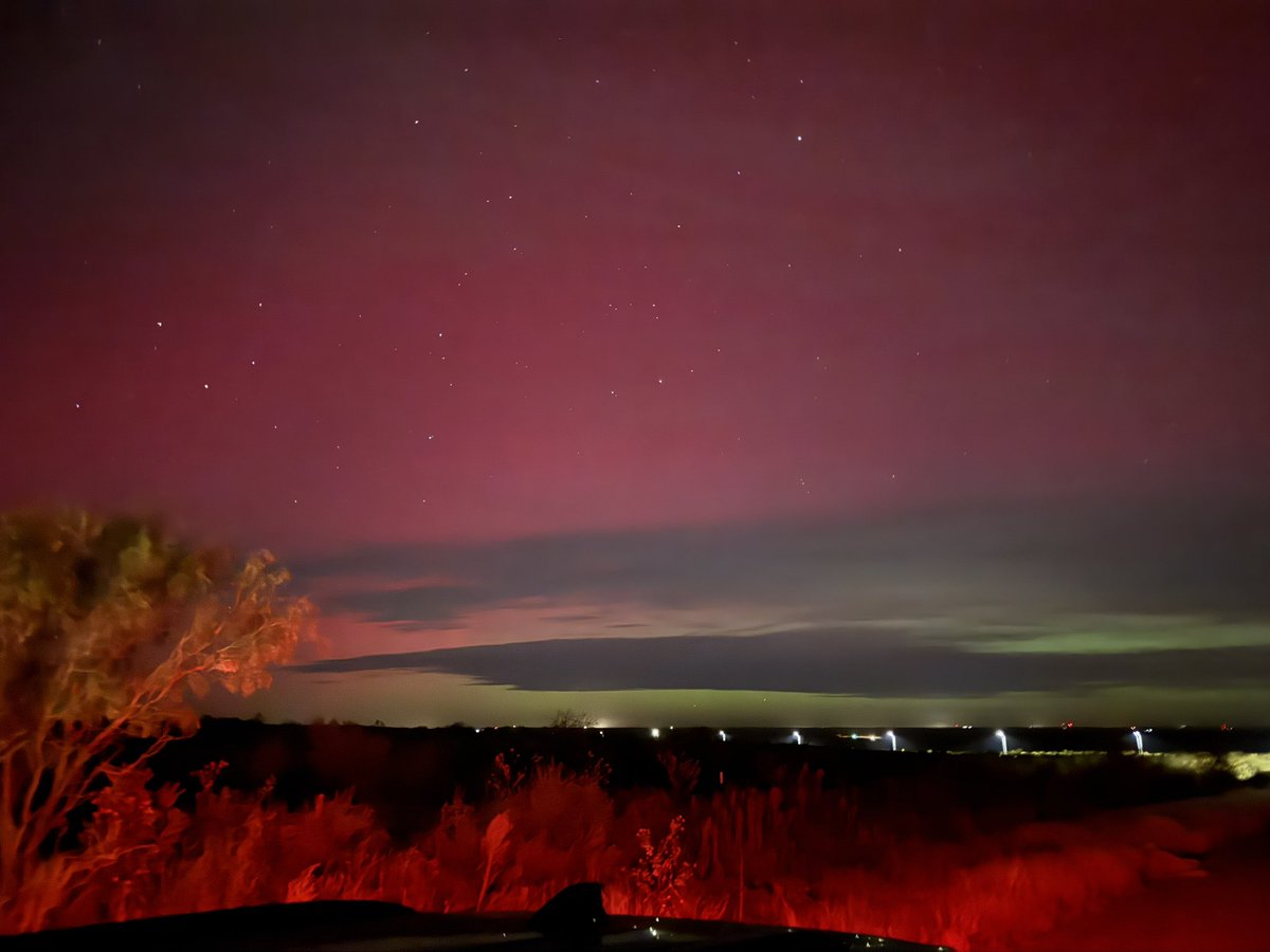 JoAchWx's tweet image. Captured these STUNNING images from the Texas Panhandle just north of Bushland, Texas. 

#NorthernLights #Texas #Amarillo #Panhandle #Weather