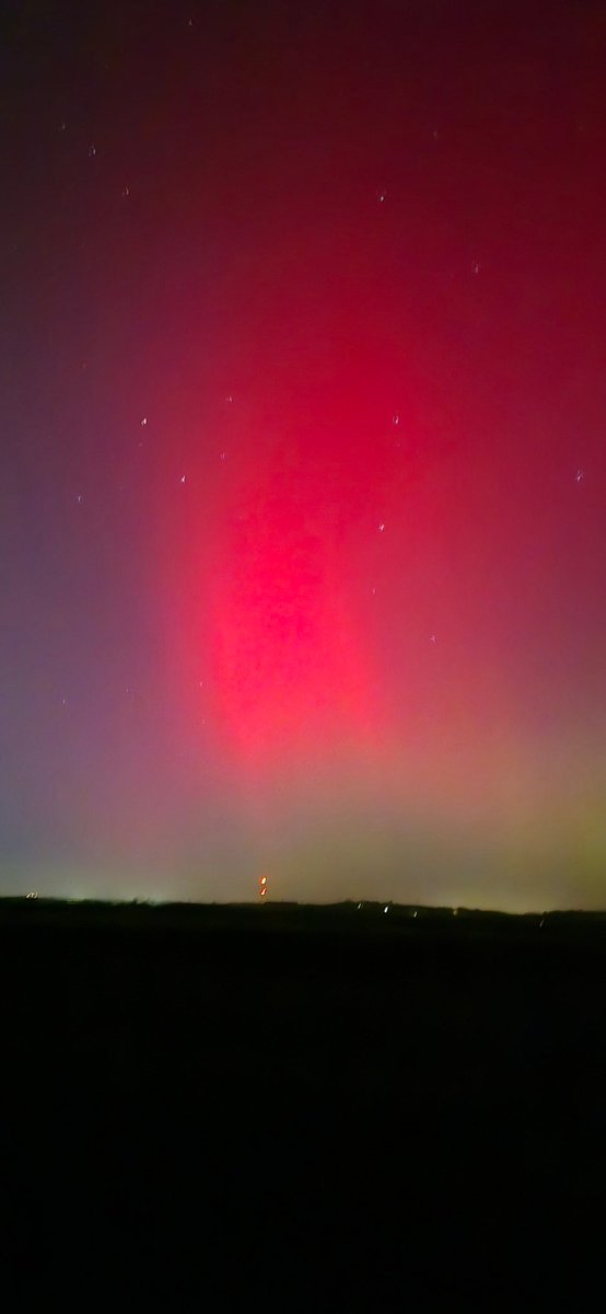 chantalb79's tweet photo. Gorgeous #NorthernLights outside of #KansasCity #Missouri tonight,! https://t.co/oo9WsHcylI