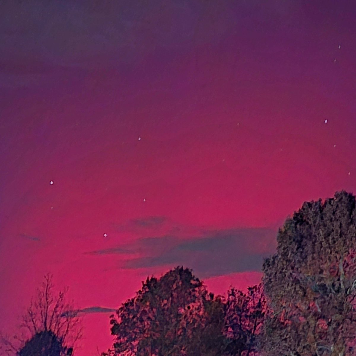 FletcherGirl3's tweet photo. @ericfisher @TimBuckleyWX Near Winston-Salem, NC tonight! https://t.co/jsLtbFA8XU