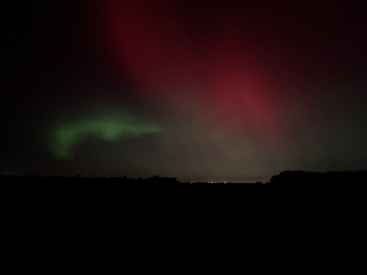 What a tremendous light show! The final shot was with regular exposure. Strange finally being able to see the northern lights with the naked eye! #inwx #Auroraborealis