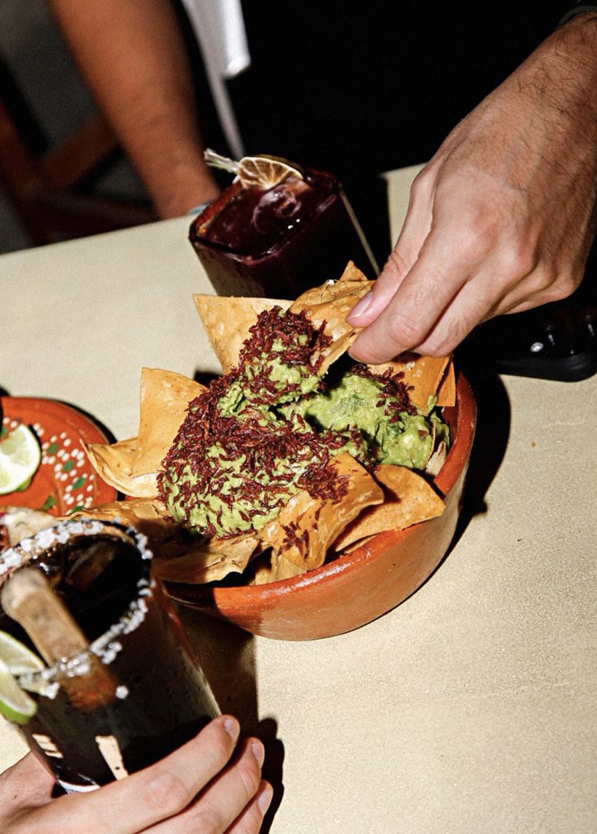 Ay papá! Martés de un guacamolito con tu bebida favorita 😍