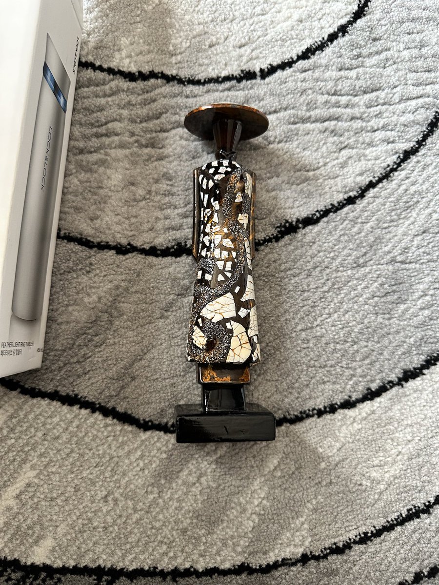 daidaizal's tweet photo. そういえば一時帰国の時にスタッフからお土産もらったんだけど、水筒だと思うじゃん？だから持って帰らなかったんだけどベトナムに帰って開けたらこれwwww https://t.co/oig2rRVuxc