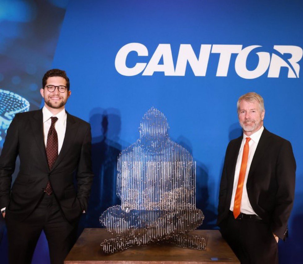 adrianjordan_io's tweet image. 🔥NEW: A #Satoshi Nakamoto statue has appeared at the #Cantor Crypto, AI &amp;amp; Energy Infrastructure Conference 👀 Saylor &amp;amp; Satoshi