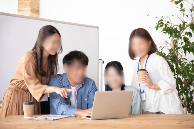 plt_fukuoka's tweet image. #オフィスカジュアル
基本は「清潔・きれいめ・シンプル」
ポイントは3つだけ👉
①清潔（よごれ・しわがない）
 ②きれいめ（色が落ち着いている）
 ③シンプル（柄が派手すぎない） 
これを意識すればOK！
高い服じゃなくても大丈夫です👌
#企業公式相互フォロー