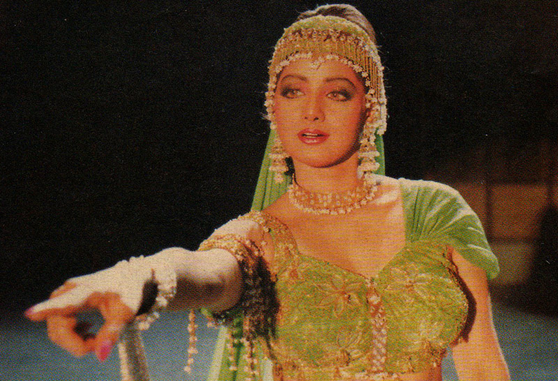 SrideviKapoor's tweet photo. @alena18876160 Its to be noted how often Sridevi repeated her glittering ensemblems back in the day. Most will instantly recognise the green look from JVAS, but she wore the same look in Gurudev too. 
#Sridevi 
@SrideviBKapoor https://t.co/kkyrjLPypH
