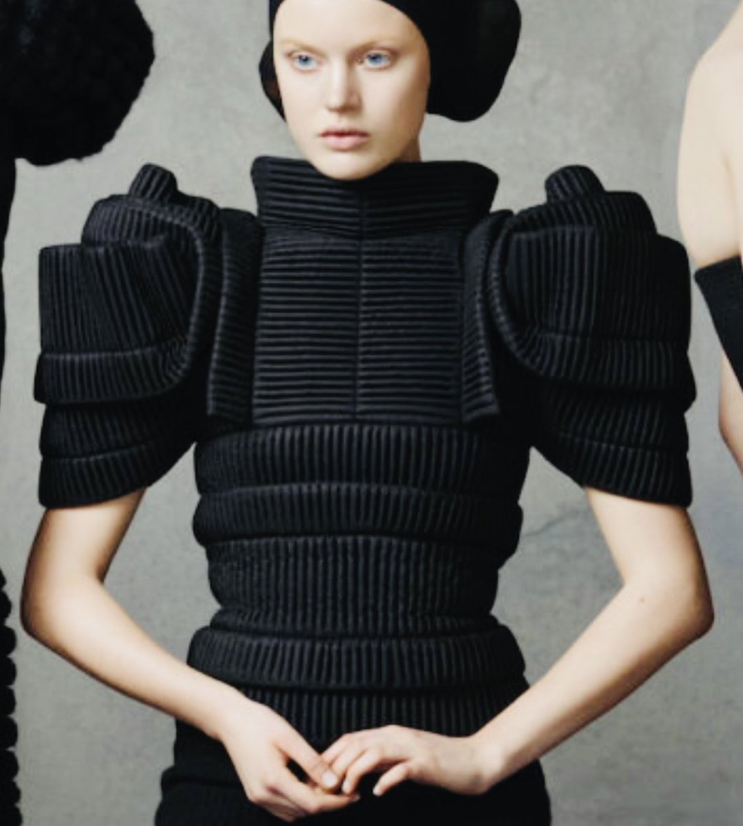 i_am_mianorris's tweet image. Hunny…this @SandraBacklund knit 🧶 sweater is incredible!🤩😎🤩 Her #knitdesigns are the best I’ve ever seen in fashion. #periodt💅🏾 #extremelytalented🏆 #sheisHER🪢