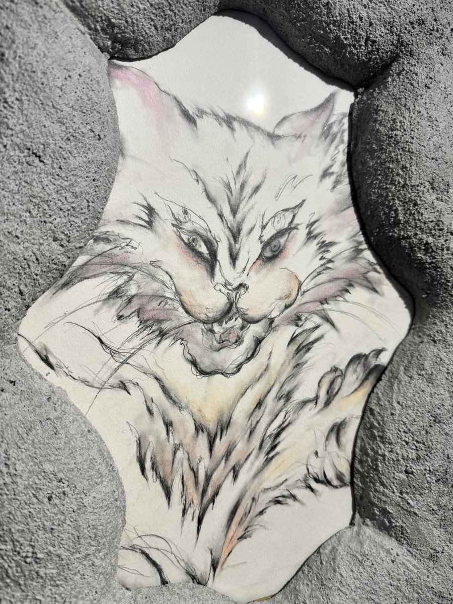 HAMADARAKA個展『AKGALSLAMAMIK』今日もオープン！初挑戦のモルタルフレーム付きドローイングは外も中もハマダラカ感満載。存在感たっぷりの逸品をお部屋にお迎えしてはいかがでしょうか？今日も20時まで。mograg.com